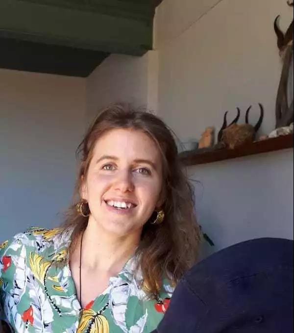 Gussie van der Merwe是一位南非當(dāng)代首飾藝術(shù)家